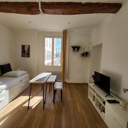 Studio Sur Le Port De Tolone Esterno foto