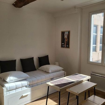 Studio Sur Le Port De Tolone Esterno foto