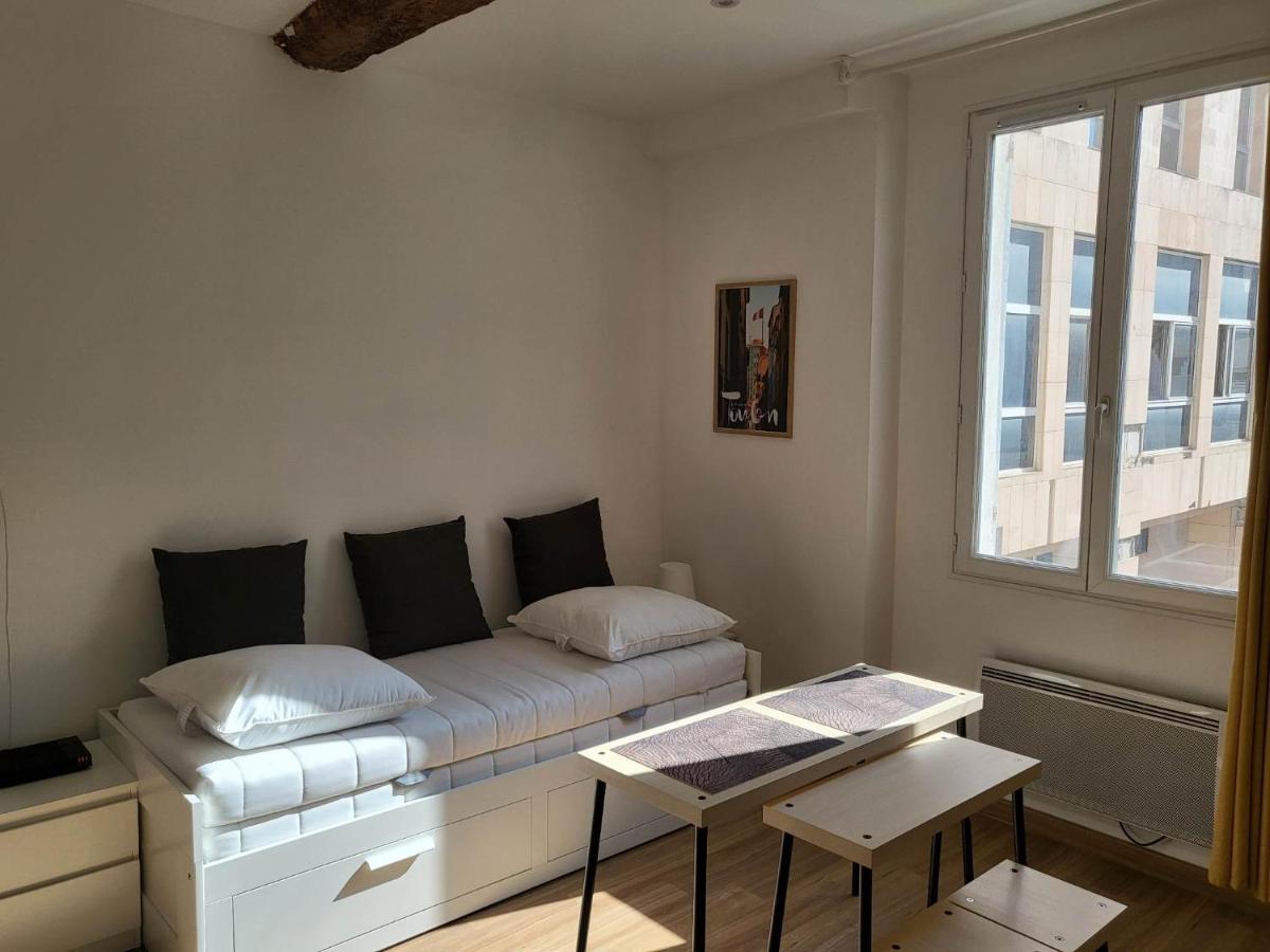 Studio Sur Le Port De Tolone Esterno foto