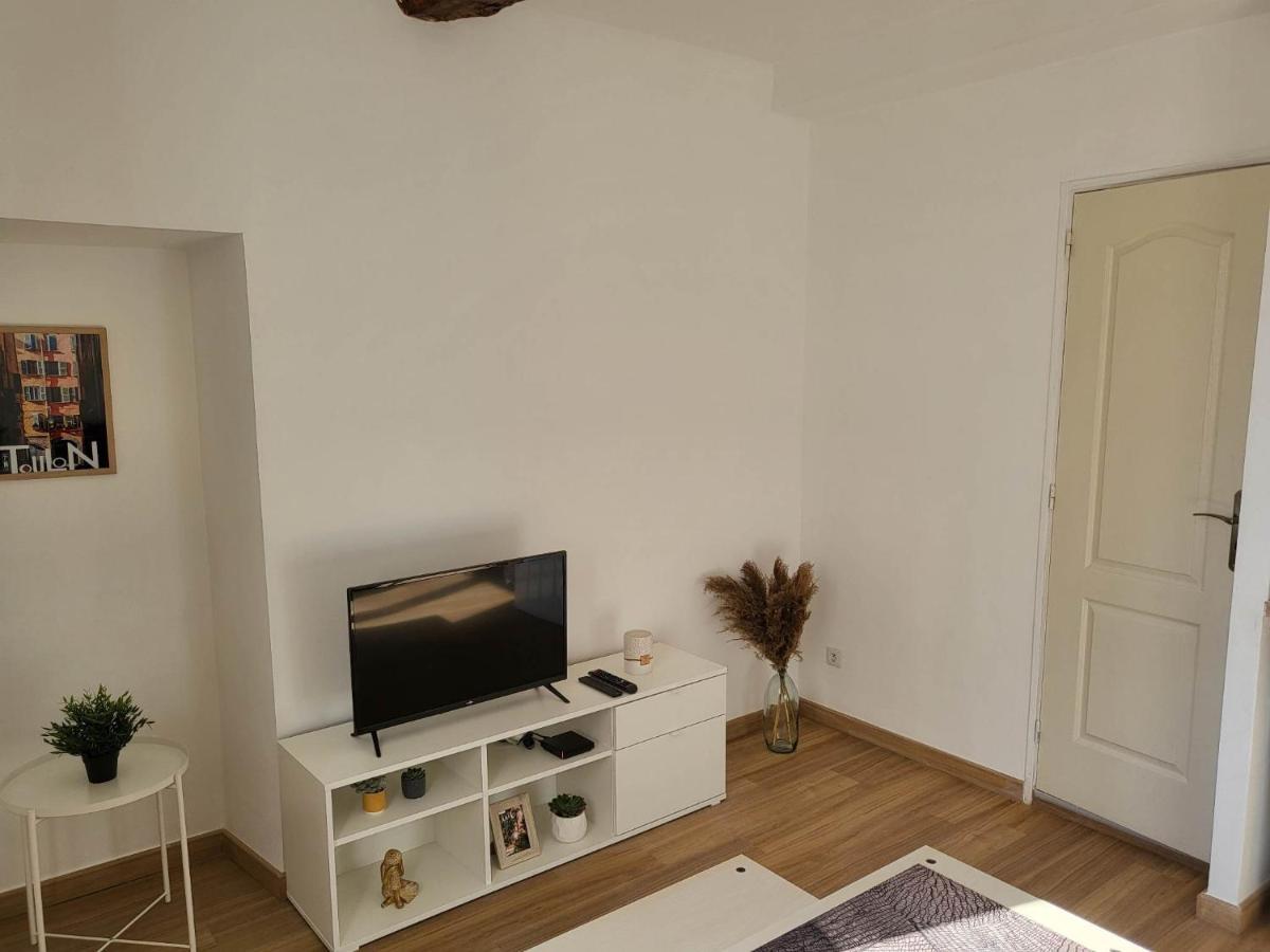 Studio Sur Le Port De Tolone Esterno foto